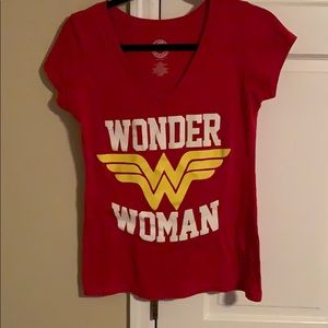 Medium women’s WONDER WOMEN SHIRT
